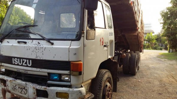 ขายรถสิบล้อ ร๊อคกี้ 2 เพลา สนใจติดต่อ 0898095958