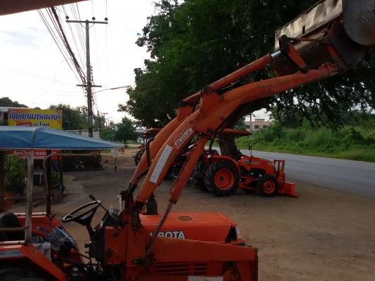 ปัญญาแทรคเตอร์..จัดมาให้ครับ ด่วน!!!คูโบต้า L2605  พร้อมบุ้งกี๋ ยกได้สูง3เมตร  จัดส่ง อ.ปลวกแดง จ.ระยอง