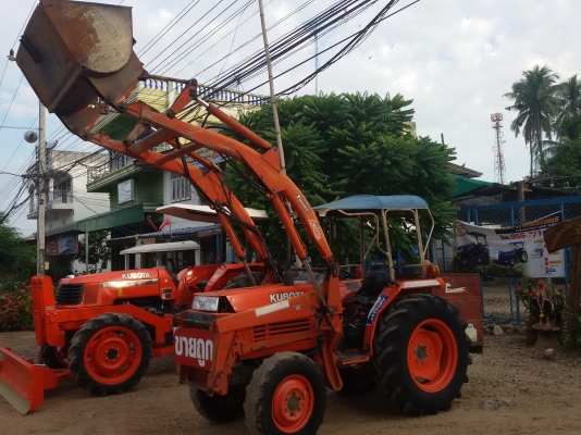 ปัญญาแทรคเตอร์..จัดมาให้ครับ ด่วน!!!คูโบต้า L2605  พร้อมบุ้งกี๋ ยกได้สูง3เมตร  จัดส่ง อ.ปลวกแดง จ.ระยอง