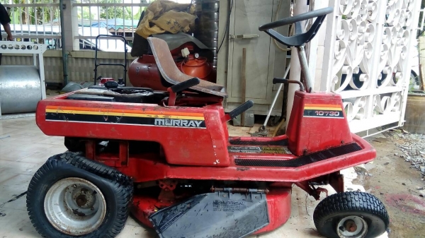 รถตัดหญ้านั่งขับ BIG  ของ USA ขายตามสภาพ 10 HP