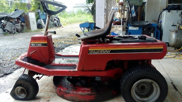 รถตัดหญ้านั่งขับ BIG  ของ USA ขายตามสภาพ 10 HP