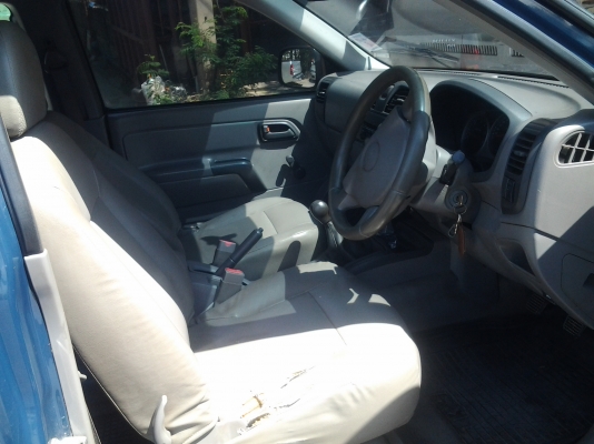 ISUZU D-MAX 2.5 DDI เครื่องแน่น สภาพดี สีสันสวย พร้อมใช้งาน