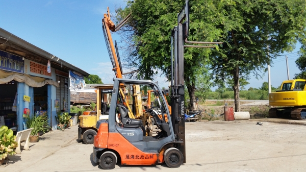 ขายด่วนรถยก TOYOTA 8FGออโต้ยก1.5ตันเสาสูง3เมตรยางตันหน้าหลังรถนอกนำเข้ายังไม่เคยใช้งานในเมืองไทยเลยรุ่นใหม่สุดๆขายถูกๆๆ