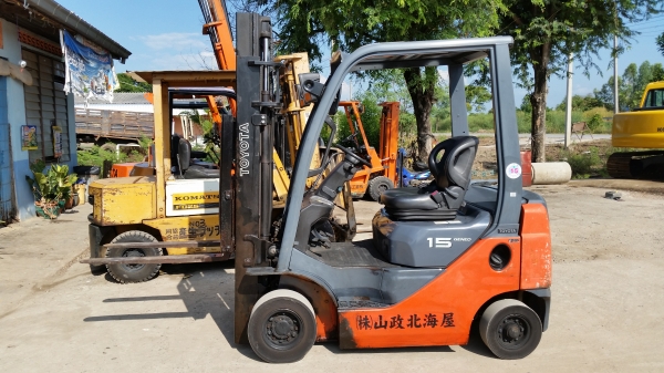 ขายด่วนรถยก TOYOTA 8FGออโต้ยก1.5ตันเสาสูง3เมตรยางตันหน้าหลังรถนอกนำเข้ายังไม่เคยใช้งานในเมืองไทยเลยรุ่นใหม่สุดๆขายถูกๆๆ