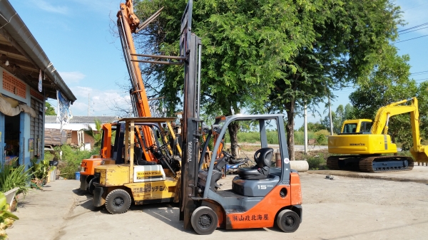 ขายด่วนรถยก TOYOTA 8FGออโต้ยก1.5ตันเสาสูง3เมตรยางตันหน้าหลังรถนอกนำเข้ายังไม่เคยใช้งานในเมืองไทยเลยรุ่นใหม่สุดๆขายถูกๆๆ