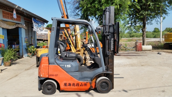 ขายด่วนรถยก TOYOTA 8FGออโต้ยก1.5ตันเสาสูง3เมตรยางตันหน้าหลังรถนอกนำเข้ายังไม่เคยใช้งานในเมืองไทยเลยรุ่นใหม่สุดๆขายถูกๆๆ