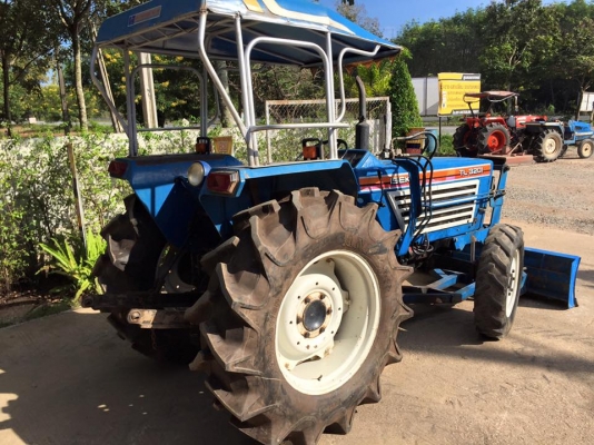 ขายรถไถ ISEKI TL3201 (4WD) พร้อมใบมีดหน้า รถ2เพลา  พร้อมใช้งาน