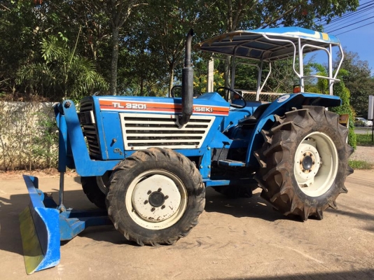 ขายรถไถ ISEKI TL3201 (4WD) พร้อมใบมีดหน้า รถ2เพลา  พร้อมใช้งาน