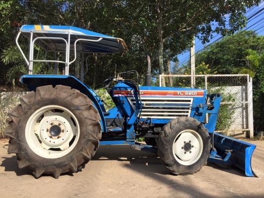 ขายรถไถ ISEKI TL3201 (4WD) พร้อมใบมีดหน้า รถ2เพลา  พร้อมใช้งาน