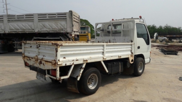 ISUZU NKR55EU1  เครื่อง 88 แรงม้า ปีจดทะเบียน 2534 กระบะยาว 3 เมตร
