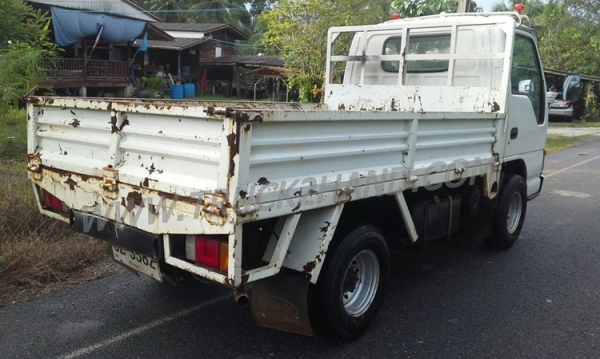 ISUZU NKR55EU1  เครื่อง 88 แรงม้า ปีจดทะเบียน 2534 กระบะยาว 3 เมตร