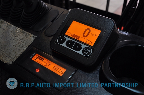 ขายรถโฟล์คลิฟท์มือสอง TOYOTA รุ่น 8FD30 ราคา 590,000 บาท นำเข้าจากประเทศญี่ปุ่น 100\% ไม่เคยใช้งานในไทย