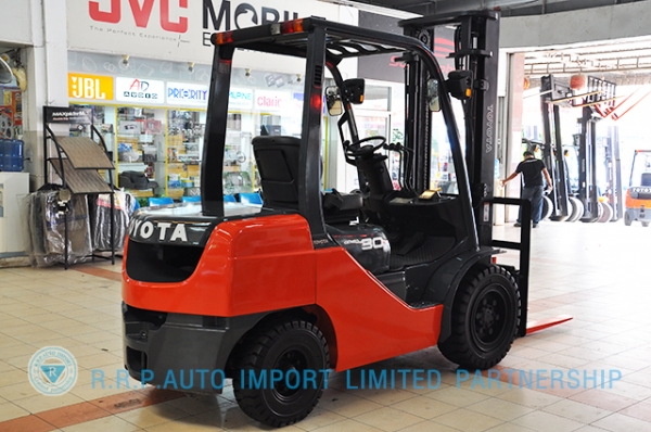 ขายรถโฟล์คลิฟท์มือสอง TOYOTA รุ่น 8FD30 ราคา 590,000 บาท นำเข้าจากประเทศญี่ปุ่น 100\% ไม่เคยใช้งานในไทย