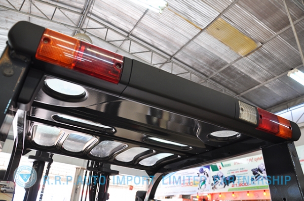 ขายรถโฟล์คลิฟท์มือสอง TOYOTA รุ่น 8FD30 ราคา 590,000 บาท นำเข้าจากประเทศญี่ปุ่น 100\% ไม่เคยใช้งานในไทย