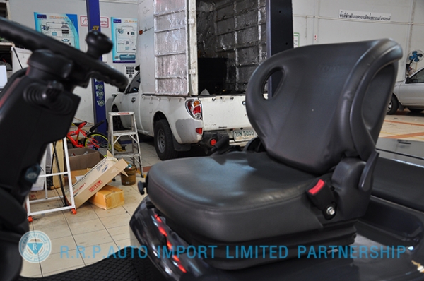 ขายรถโฟล์คลิฟท์มือสอง TOYOTA รุ่น 8FD30 ราคา 590,000 บาท นำเข้าจากประเทศญี่ปุ่น 100\% ไม่เคยใช้งานในไทย