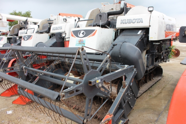 ขายรถเกี่ยวข้าวสภาพสวยๆ KUBOTA DC70 รองกระสอบ รถสภาพดี ชั่วโมงงานน้อย ใช้งานได้สบาย
