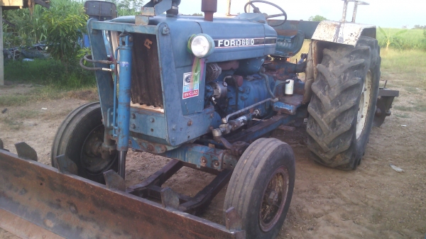 ขายรถไถฟอรด็   6600  ท่อนท้าย77    ทะเบียนพร้อมโอน