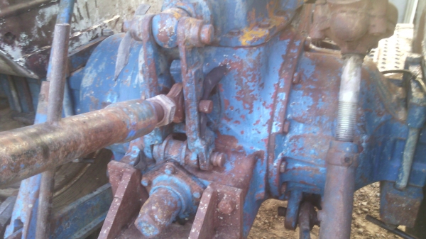 ขายรถไถฟอรด็   6600  ท่อนท้าย77    ทะเบียนพร้อมโอน