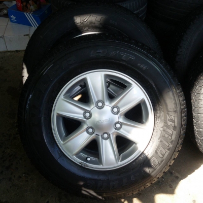 ล้อขอบ 16 พร้อมยาง bridgestone 245 70 16 ทั้งชุด 9,500