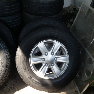 ล้อขอบ 16 พร้อมยาง bridgestone 245 70 16 ทั้งชุด 9,500
