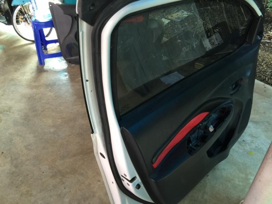 ประตูบานหน้าซ้าย บานหลังขวาวีออส 07-12