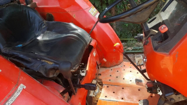 ขายรถไถ KUBOTA L4508 สภาพพร้อมใช้ เอกสารเล่มทะเบียนครบ อุปกรณ์มีผานดันหน้า และผาน 5