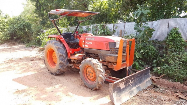 ขายรถไถ KUBOTA L4508 สภาพพร้อมใช้ เอกสารเล่มทะเบียนครบ อุปกรณ์มีผานดันหน้า และผาน 5