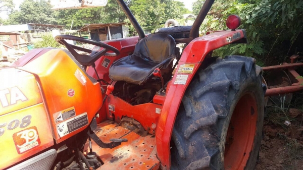 ขายรถไถ KUBOTA L4508 สภาพพร้อมใช้ เอกสารเล่มทะเบียนครบ อุปกรณ์มีผานดันหน้า และผาน 5
