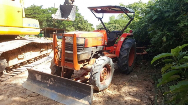 ขายรถไถ KUBOTA L4508 สภาพพร้อมใช้ เอกสารเล่มทะเบียนครบ อุปกรณ์มีผานดันหน้า และผาน 5