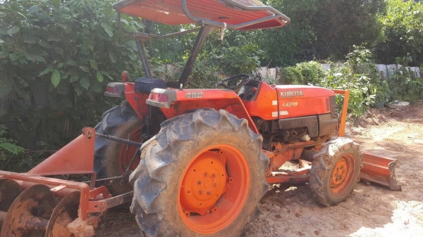 ขายรถไถ KUBOTA L4508 สภาพพร้อมใช้ เอกสารเล่มทะเบียนครบ อุปกรณ์มีผานดันหน้า และผาน 5
