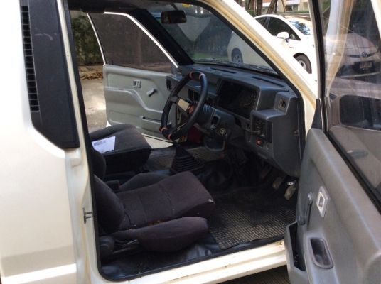 ขายรถกระบะ L200 ไซโคลนตอนเดียว ปี96 เครื่อง 4D56T เกียร์ธรรมดา เพาเวอร์ ภายในเบาะแยกสะอาดพวงมาลัยซิ่ง ตัวถังเดิมๆพื้นกระบะไม่ผุ คัสซีดีไม่ผุไม่แดง ห้องเครื่องเดิมๆเครื่องแน่นมาก ช่วงล่างแน่น แม็ก15" รถขับดีมากๆพร้อมใช้งานได้เลยครับ ภาษี59 ขายด่วนครับ