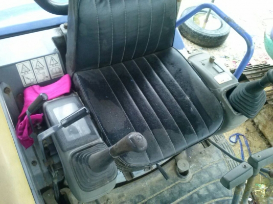 ขายรถแบคโฮ 2 คัน KOMATSU PC45R-8 กับ KOMATSU PC30MR-1 เอกสารอินวอย ราคารวม2คัน 680000