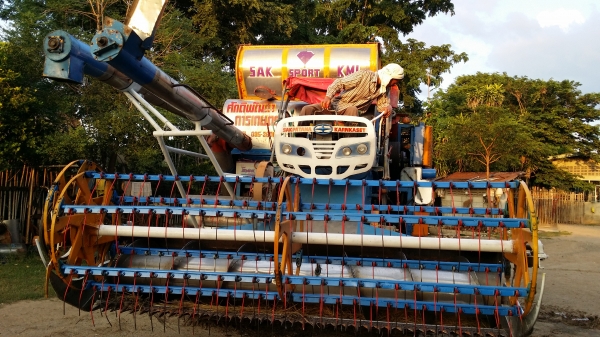 ขายด่วนครับ รถเกี่ยวข้าวศักดิ์พัฒนาการเกษตร ราคา 650,000 บาทครับ