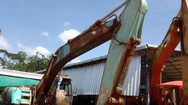 ขายแบคโฮ KOBELCO SK200-5 เอกสารสัญญาซื้อขาย รถใช้งานได้ปกติ ราคาต่อรองได้ ขายแบคโฮ KOBELCO SK200-5 เอกสารสัญญาซื้อขาย รถใช้งานได้ปกติ ราคาต่อรองได้