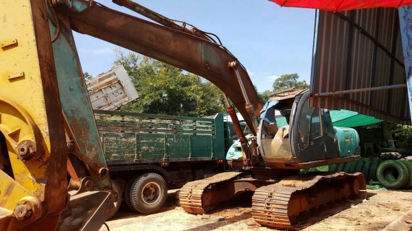 ขายแบคโฮ KOBELCO SK200-5 เอกสารสัญญาซื้อขาย รถใช้งานได้ปกติ ราคาต่อรองได้ ขายแบคโฮ KOBELCO SK200-5 เอกสารสัญญาซื้อขาย รถใช้งานได้ปกติ ราคาต่อรองได้