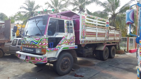 ขายไอ้หลง FN527M-A วางเครื่อง 6D16 Turbo 220 แรงม้า เกียร์ 10 สปีด คัสซีมีปะหน่อยช่วงแท่นเพลาโบกี้ ทะเบียนพร้อมโอน จัดแนนซ์ให้ด้วยครับ