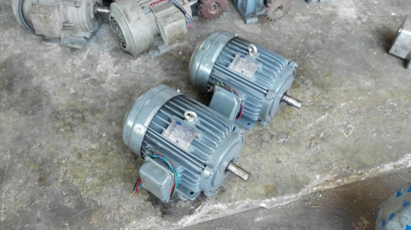 Sell>> มอเตอร์ Carrier 5 HP. 380V. 1440 RPM. สภาพใหม่ มี 2 ลูกใช้งานมาน้อย วิ่งเงียบ!!