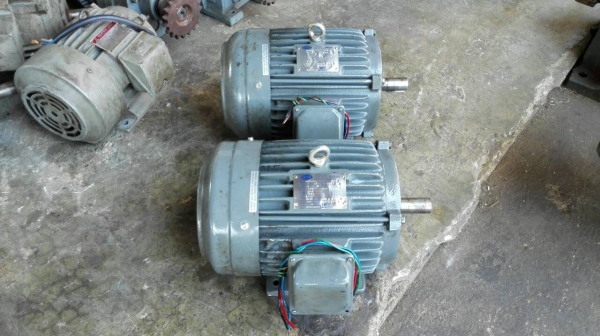 Sell>> มอเตอร์ Carrier 5 HP. 380V. 1440 RPM. สภาพใหม่ มี 2 ลูกใช้งานมาน้อย วิ่งเงียบ!!