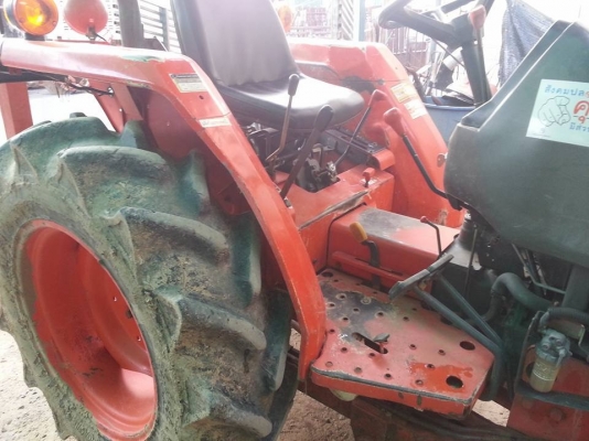 คูโบต้า L3408 Di 4 WD พร้อมใบมีดดันหน้าตราช้าง