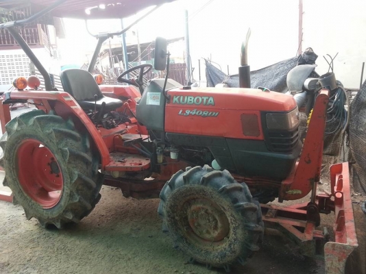 คูโบต้า L3408 Di 4 WD พร้อมใบมีดดันหน้าตราช้าง