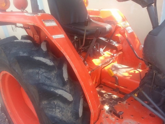 คูโบต้า L3408 Di 4 WD พร้อมใบมีดดันหน้าตราช้าง