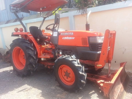 คูโบต้า L3408 Di 4 WD พร้อมใบมีดดันหน้าตราช้าง