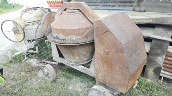 ******** Sold Out!! ******** โม่ผสมปูนก่อ รุ่นใหญ่พิเศษ เหล็กเหนียว แข็งแรง ทนทาน งานสร้างเอง เก่าเก็บใช้งานน้อย ไม่มีปะผุ หมุนนุ่ม พร้อมใช้งาน!!