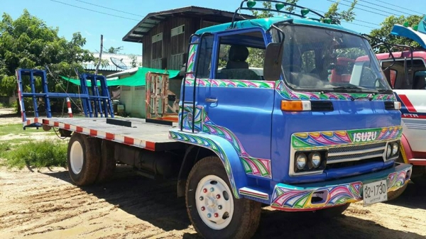 ขาย6ล้อเทรลเลอร์รถเกี่ยวข้าว อีซูซุjcm 165เพาเวอร์ เบรคทิ๊ฟฟี่ แชชซีสวยเครื่องดี เอกสารเล่มทะเบียนพร้อมโอน