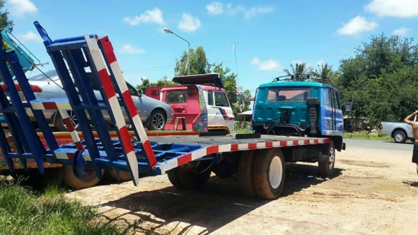 ขาย6ล้อเทรลเลอร์รถเกี่ยวข้าว อีซูซุjcm 165เพาเวอร์ เบรคทิ๊ฟฟี่ แชชซีสวยเครื่องดี เอกสารเล่มทะเบียนพร้อมโอน