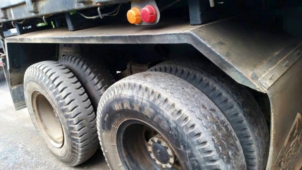 ขายรถสิบล้อ ISUZU DECA FXZ360แรง ปี53 พ่วงแม่ลูก สนใจ 0932795977 คุณสุชาติ จัดไฟแนนซ์ได้ 2,100,000-2,250,000 ขึ้นอยู่ที่เคดิต รายละเอียดรถ ปีรถจดทะเบียน 2555 เลขแซสซีส์ FXZ77QDF1H เลขเครื่อง 6UZ14 360แรงม้า เกียร์ ZF ดัมพ์สามมิตรพ