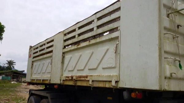 ขายรถสิบล้อ ISUZU DECA FXZ360แรง ปี53 พ่วงแม่ลูก สนใจ 0932795977 คุณสุชาติ จัดไฟแนนซ์ได้ 2,100,000-2,250,000 ขึ้นอยู่ที่เคดิต รายละเอียดรถ ปีรถจดทะเบียน 2555 เลขแซสซีส์ FXZ77QDF1H เลขเครื่อง 6UZ14 360แรงม้า เกียร์ ZF ดัมพ์สามมิตรพ