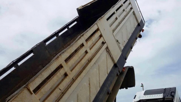 ขายรถสิบล้อ ISUZU DECA FXZ360แรง ปี53 พ่วงแม่ลูก สนใจ 0932795977 คุณสุชาติ จัดไฟแนนซ์ได้ 2,100,000-2,250,000 ขึ้นอยู่ที่เคดิต รายละเอียดรถ ปีรถจดทะเบียน 2555 เลขแซสซีส์ FXZ77QDF1H เลขเครื่อง 6UZ14 360แรงม้า เกียร์ ZF ดัมพ์สามมิตรพ