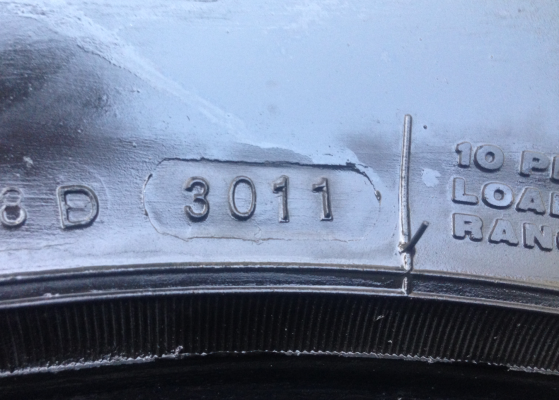 ยาง Mud Deestone 285 75 16 ปลายปี11 พร้อมใช้งาน