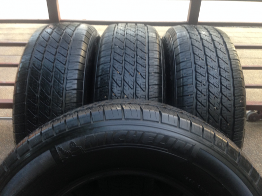 ยาง Michelin 265 65 17 สิ้นปี12 ดอกเต็ม เนื้อนิ่มๆ ใช้กันยาว